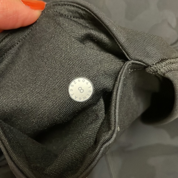 NWOT Lululemon 21” crop camo side mesh - Picture 3 of 8
